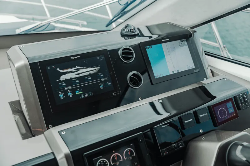 Slide: The Image of Galeon 550 FLY 2021 - 47