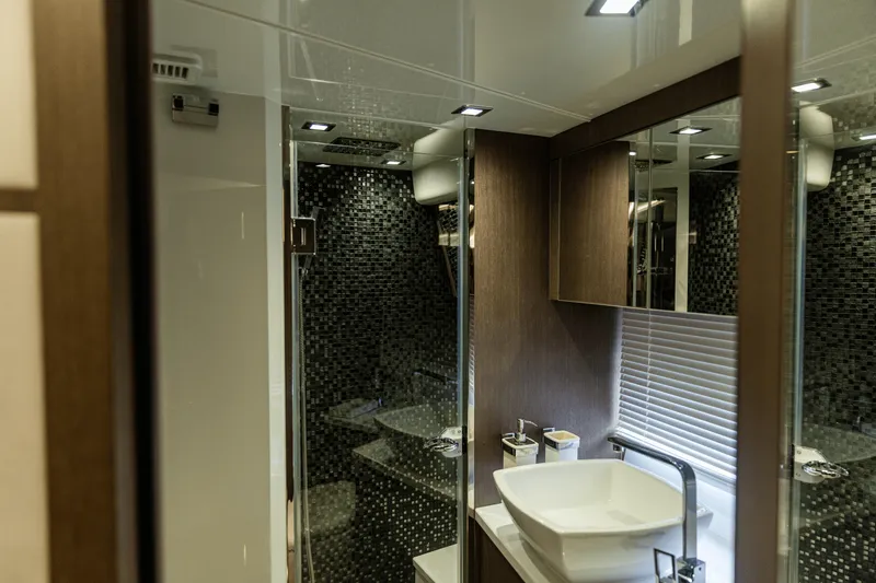 Slide: The Image of Galeon 550 FLY 2021 - 51