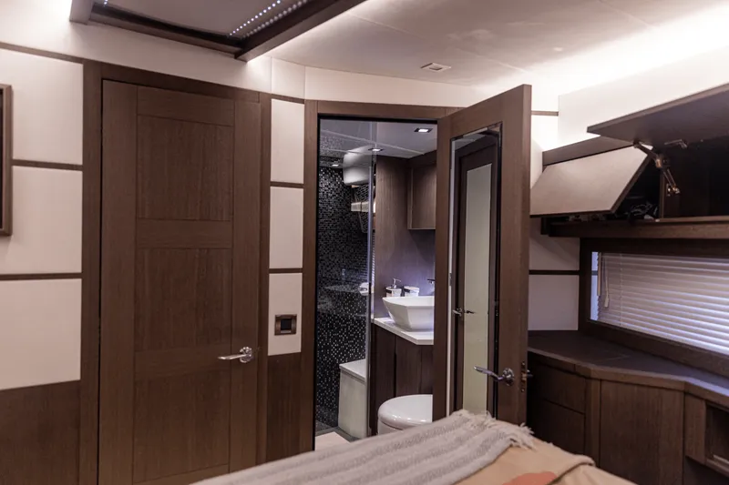 Slide: The Image of Galeon 550 FLY 2021 - 53