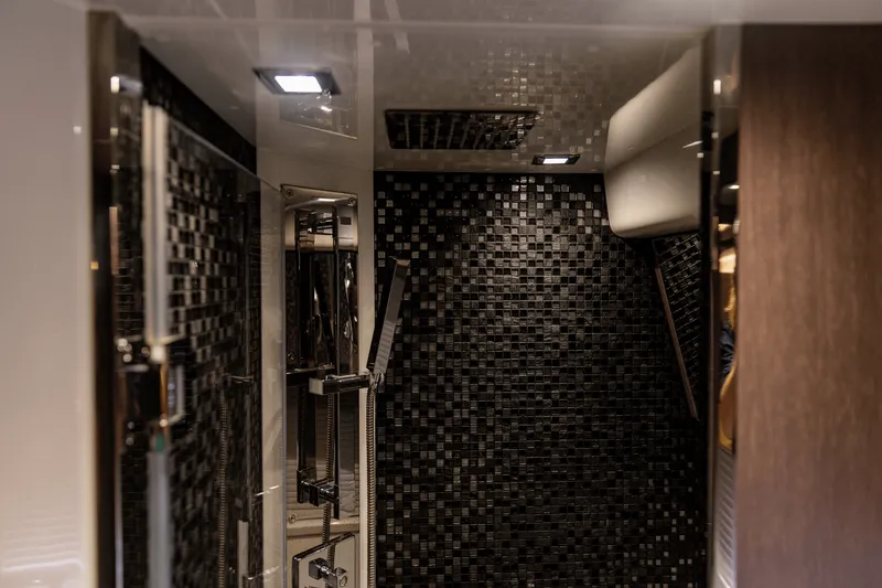 Slide: The Image of Galeon 550 FLY 2021 - 54