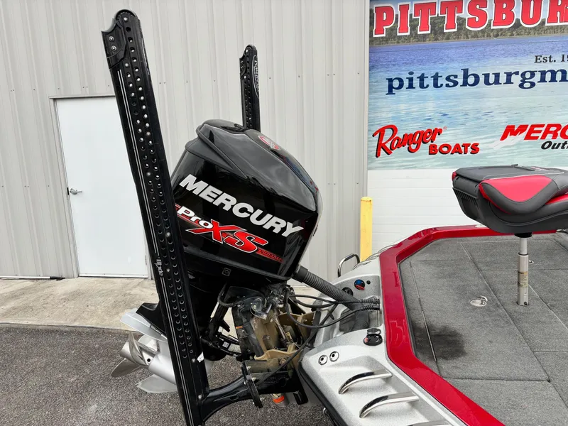 Slide: The Image of 2016 Ranger Z520 boat with Mercury Pro XS engine at Pittsburgh dealership. - 15