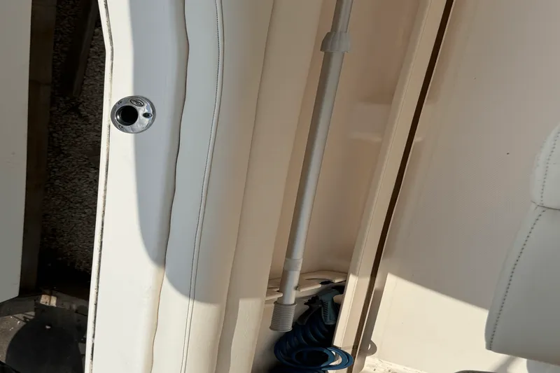 Slide: The Image of Grady-White 216 FISHERMAN 2022 - 15