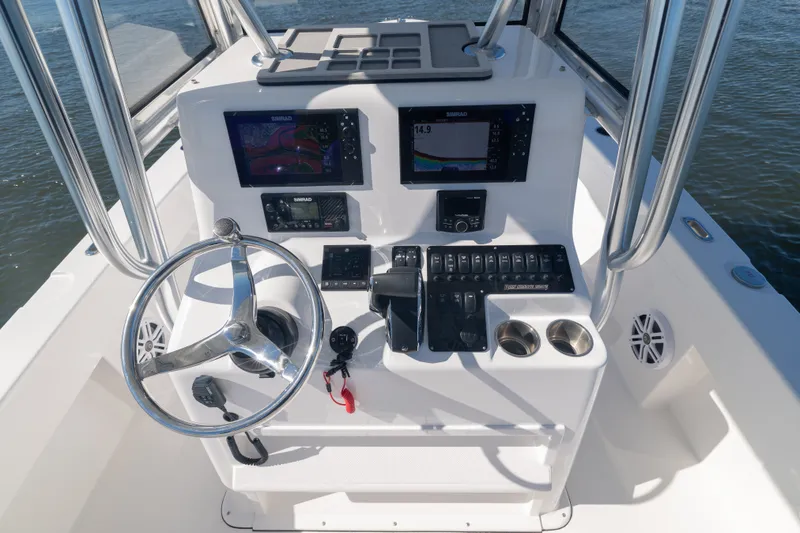 Slide: The Image of Reef Runner 230 Open 2024 - 8