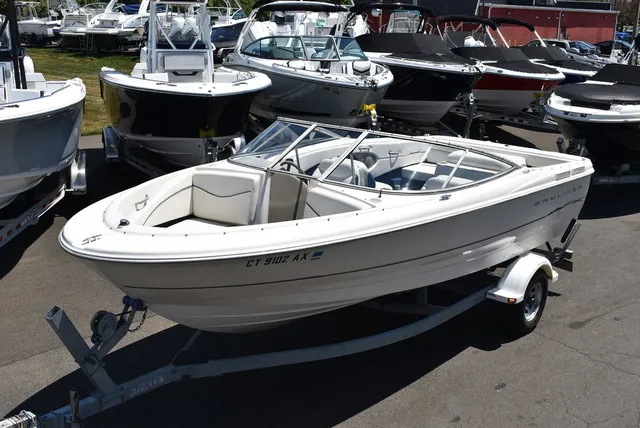 The Image of Bayliner 2150 Capri Bowrider 2001 - undefined