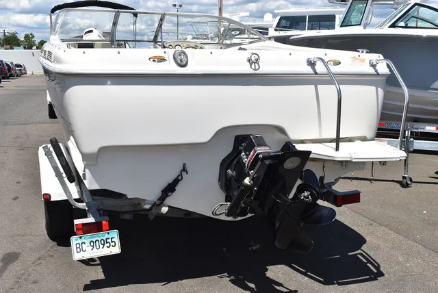 Slide: The Image of Bayliner 2150 Capri Bowrider 2001 - 6