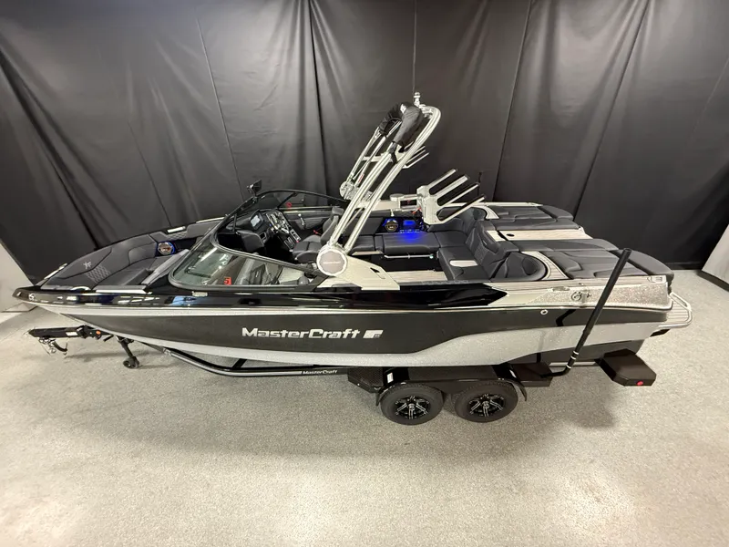Slide: The Image of Mastercraft XT24 2022 - 1