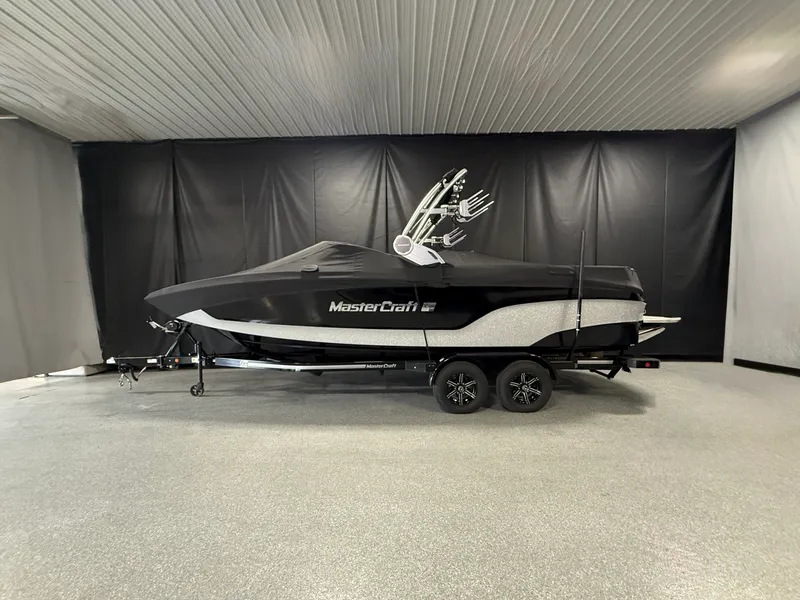 Slide: The Image of Mastercraft XT24 2022 - 118