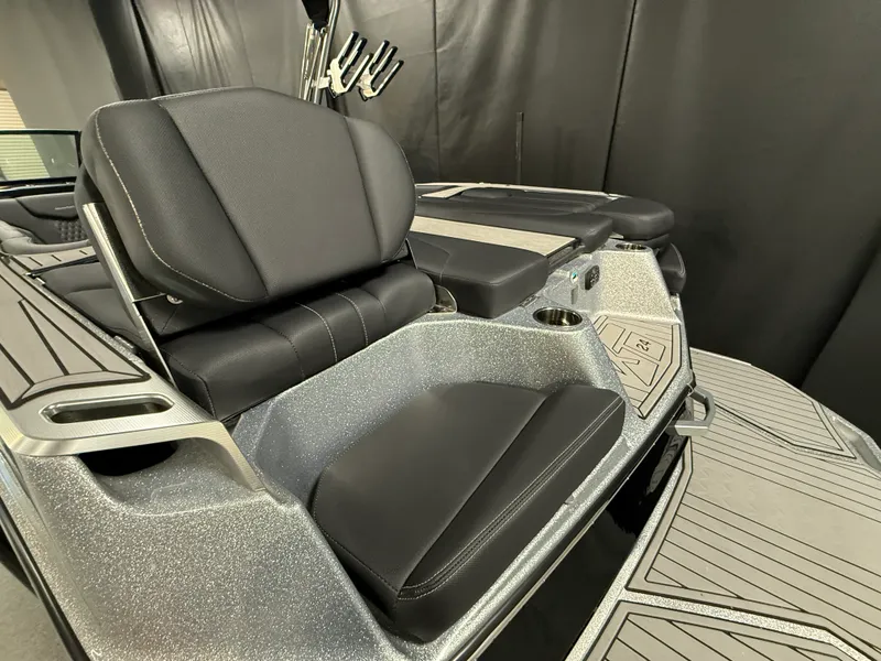 Slide: The Image of Mastercraft XT24 2022 - 16