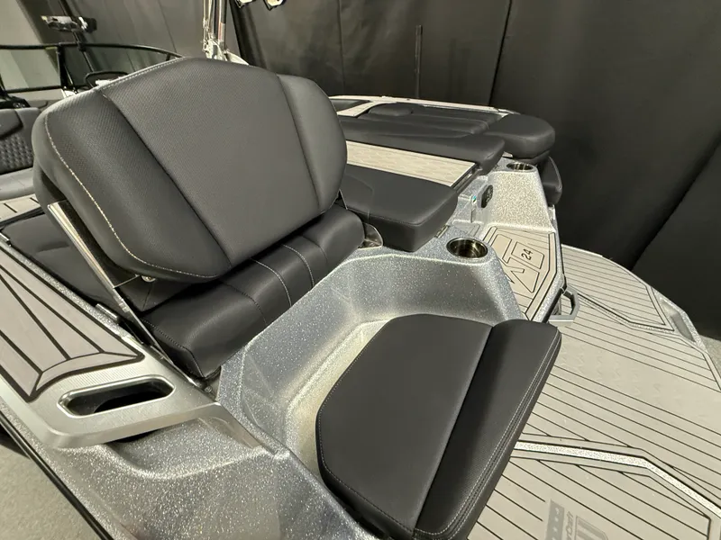 Slide: The Image of Mastercraft XT24 2022 - 17
