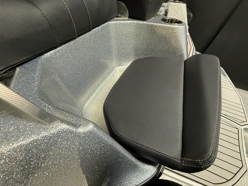 Slide: The Image of Mastercraft XT24 2022 - 18