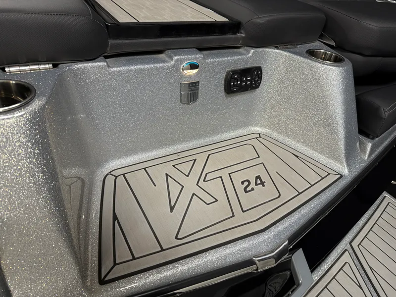 Slide: The Image of Mastercraft XT24 2022 - 22