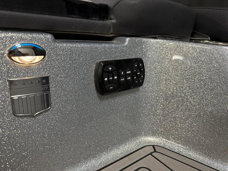 Slide: The Image of Mastercraft XT24 2022 - 23