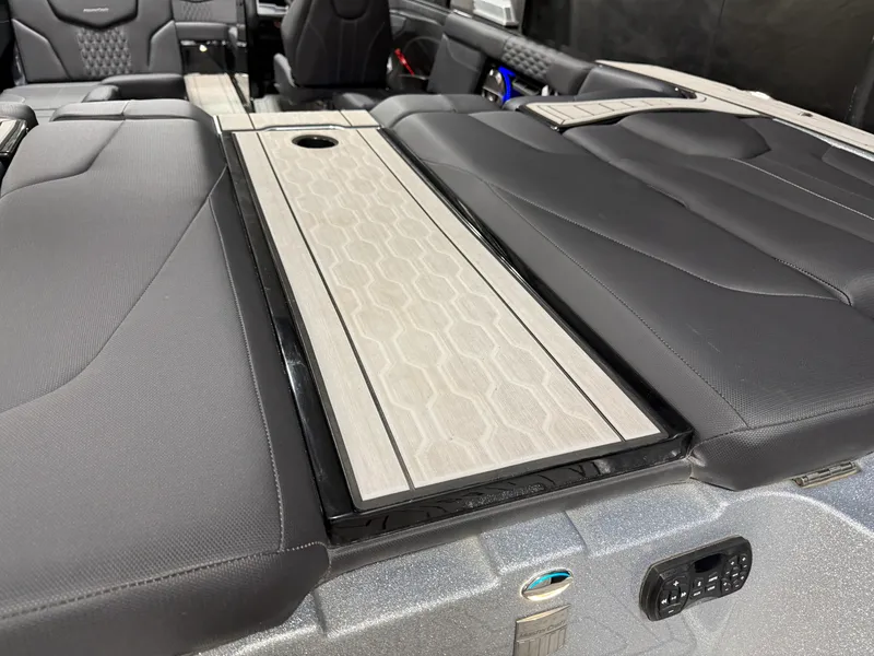 Slide: The Image of Mastercraft XT24 2022 - 24