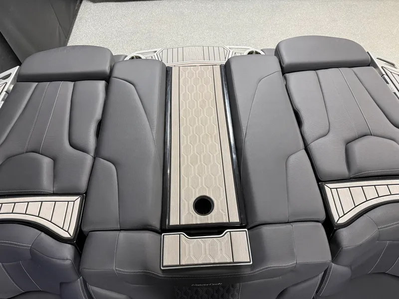 Slide: The Image of Mastercraft XT24 2022 - 26