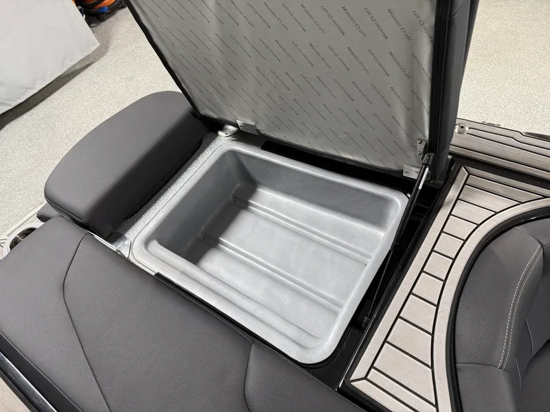 Slide: The Image of Mastercraft XT24 2022 - 30