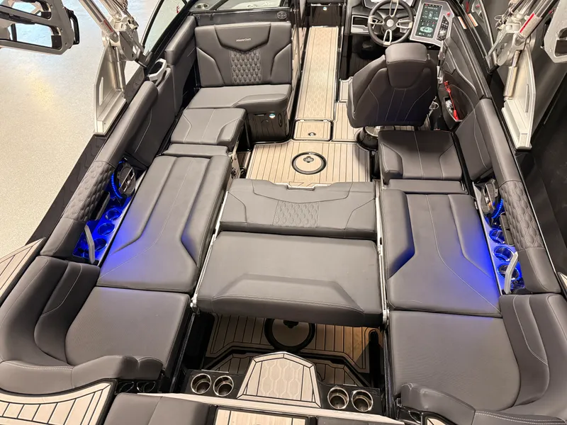 Slide: The Image of Mastercraft XT24 2022 - 35