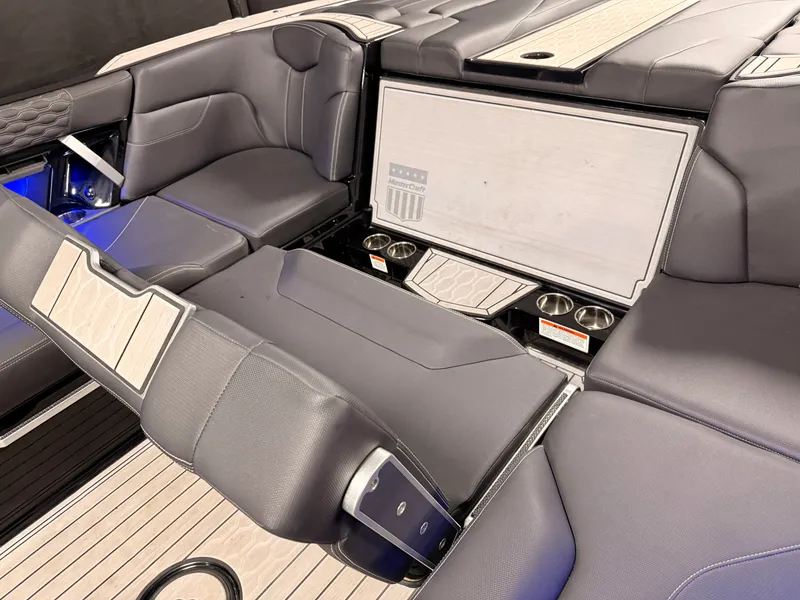 Slide: The Image of Mastercraft XT24 2022 - 37