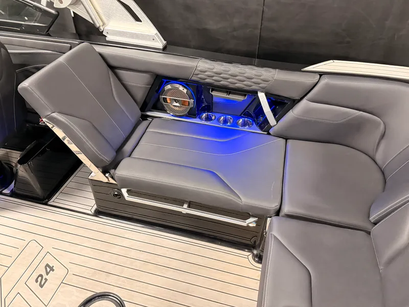 Slide: The Image of Mastercraft XT24 2022 - 41