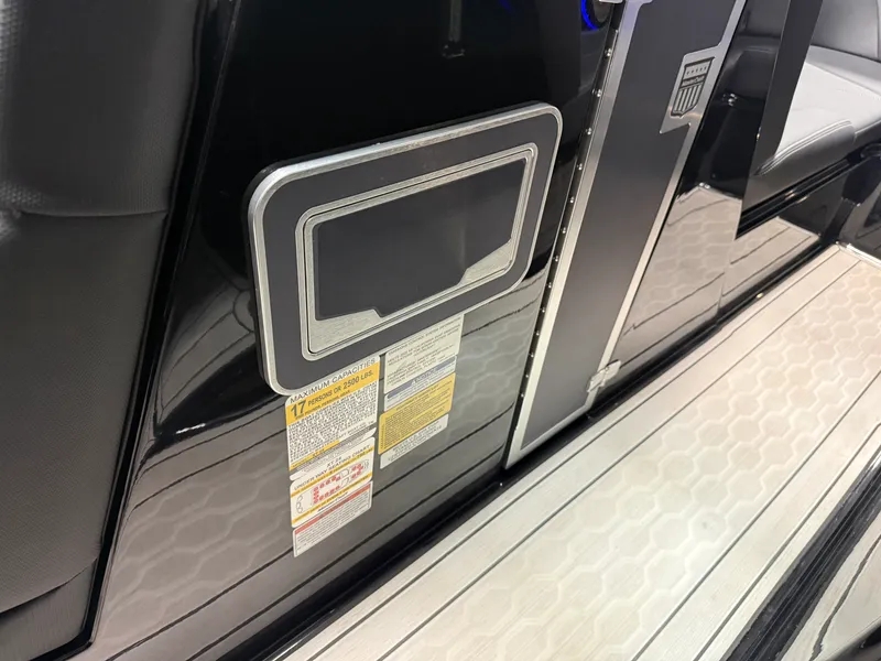 Slide: The Image of Mastercraft XT24 2022 - 70