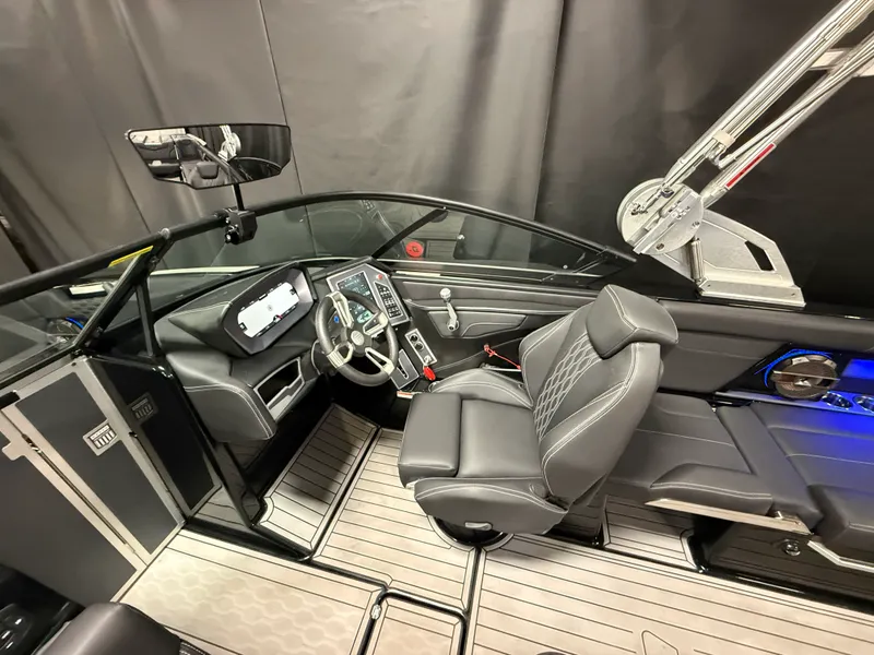 Slide: The Image of Mastercraft XT24 2022 - 75
