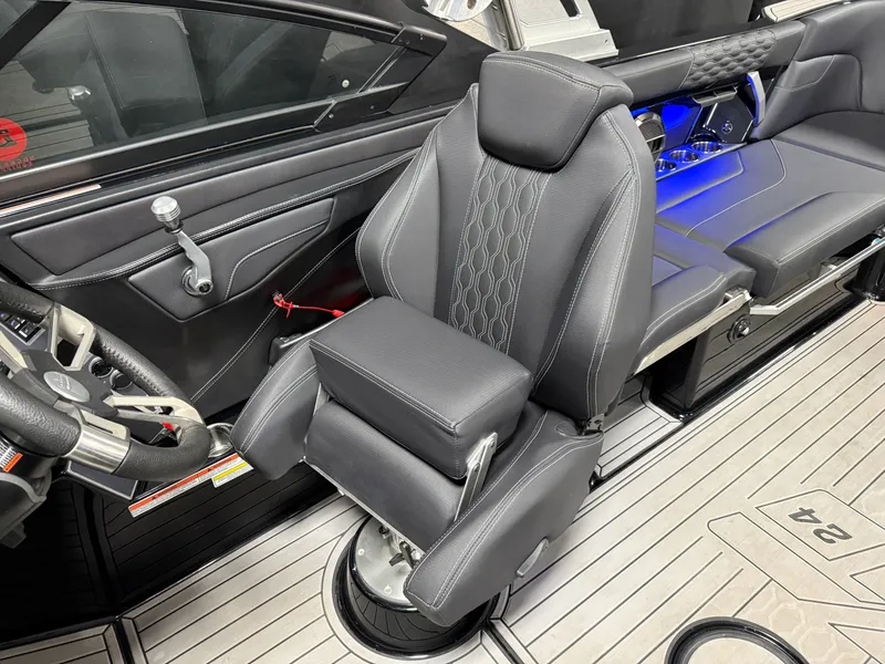 Slide: The Image of Mastercraft XT24 2022 - 78