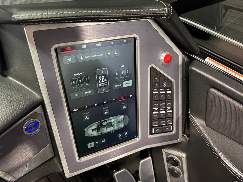 Slide: The Image of Mastercraft XT24 2022 - 85
