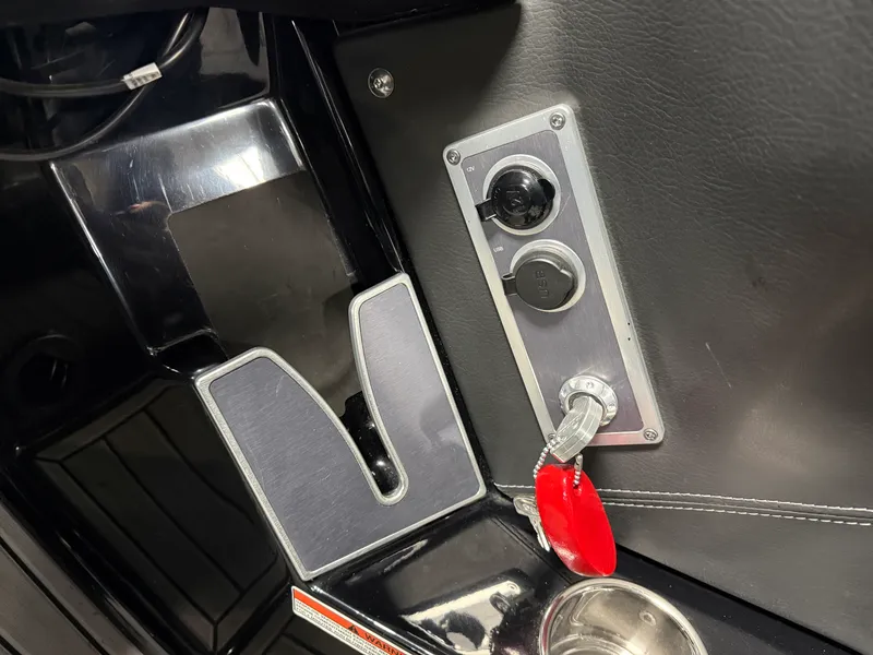 Slide: The Image of Mastercraft XT24 2022 - 86