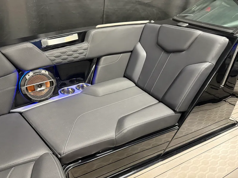 Slide: The Image of Mastercraft XT24 2022 - 94