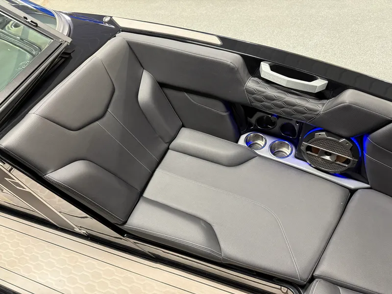 Slide: The Image of Mastercraft XT24 2022 - 97