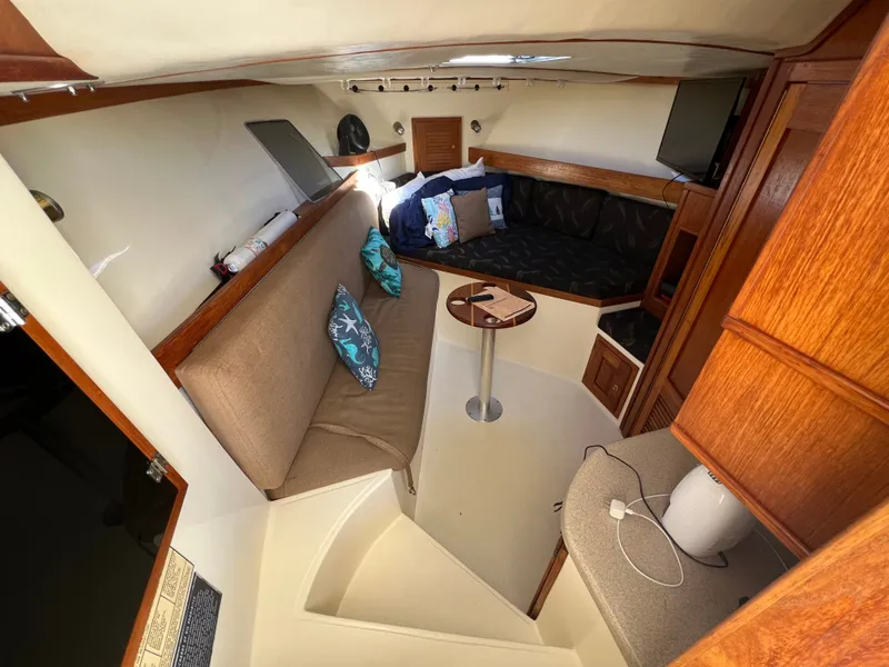 Slide: The Image of Albemarle 305 Express Fisherman 2001 - 15
