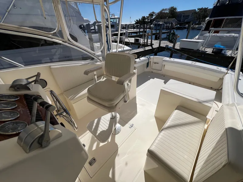 Slide: The Image of Albemarle 305 Express Fisherman 2001 - 14