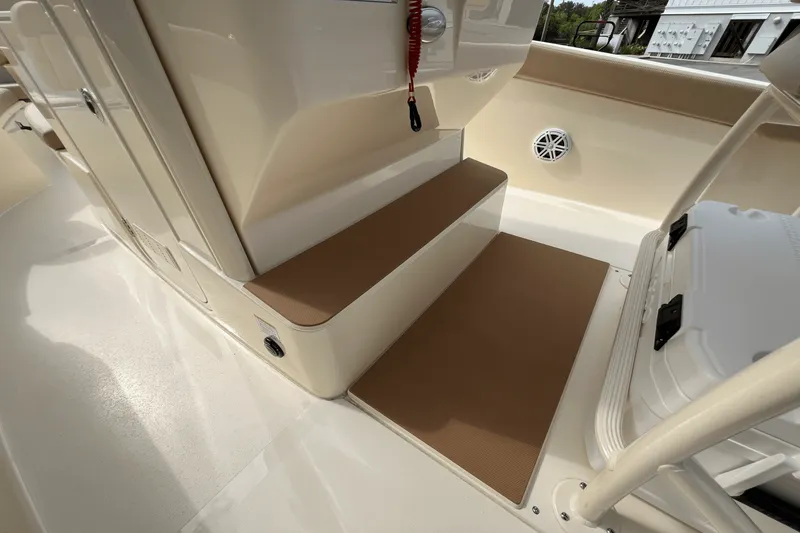 Slide: The Image of Scout 240 XSF 2025 - 12