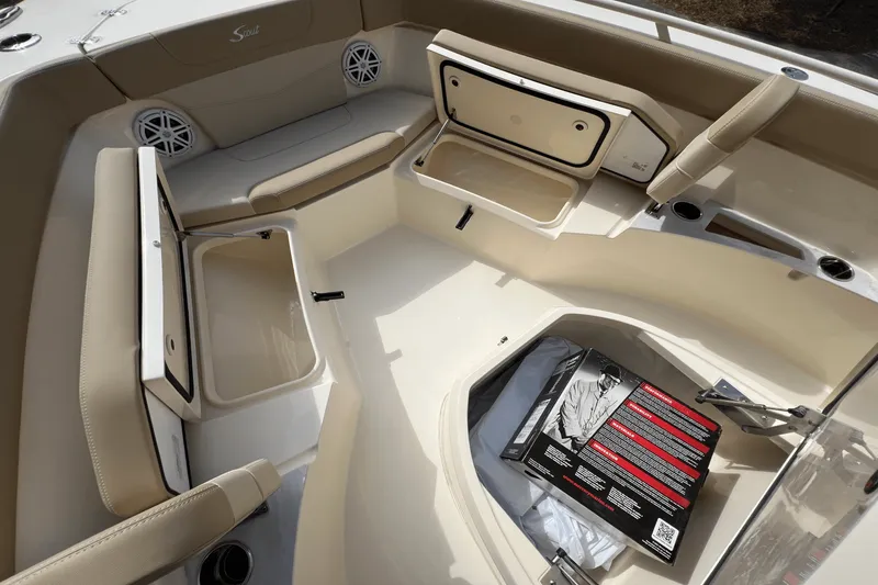 Slide: The Image of Scout 240 XSF 2025 - 17