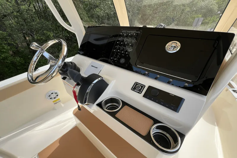 Slide: The Image of Scout 240 XSF 2025 - 11