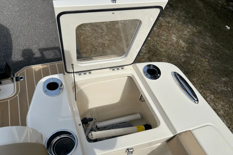 Slide: The Image of Scout 240 XSF 2025 - 6