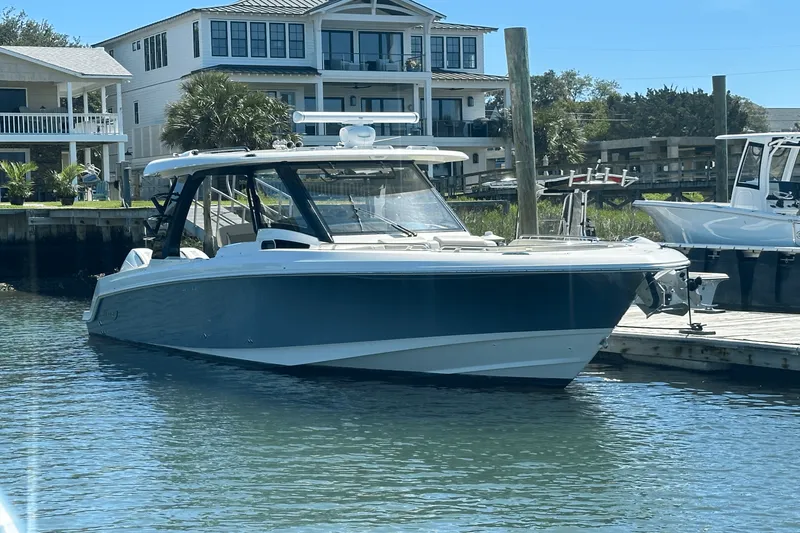 The Image of Boston Whaler 350 REALM 2023 - 0