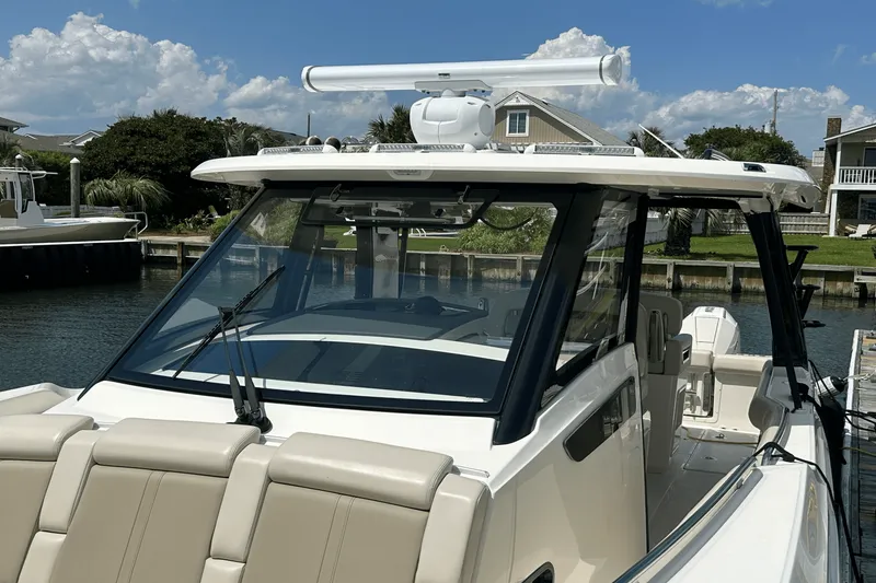 Slide: The Image of Boston Whaler 350 REALM 2023 - 11