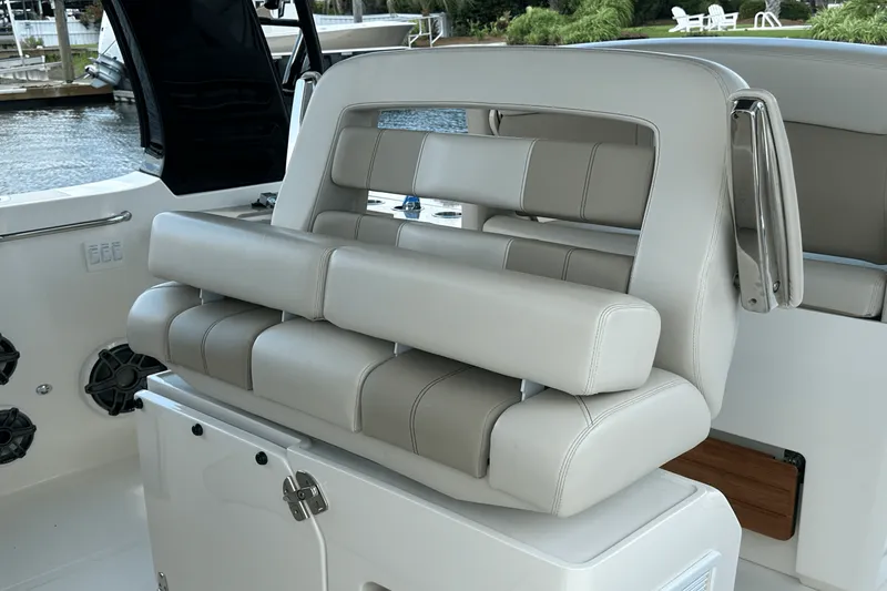 Slide: The Image of Boston Whaler 350 REALM 2023 - 12