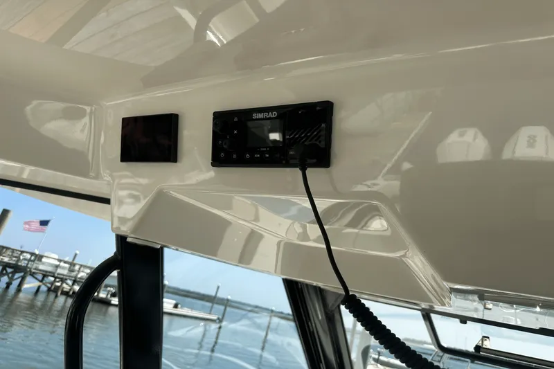 Slide: The Image of Boston Whaler 350 REALM 2023 - 19