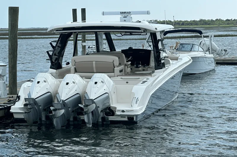Slide: The Image of Boston Whaler 350 REALM 2023 - 20