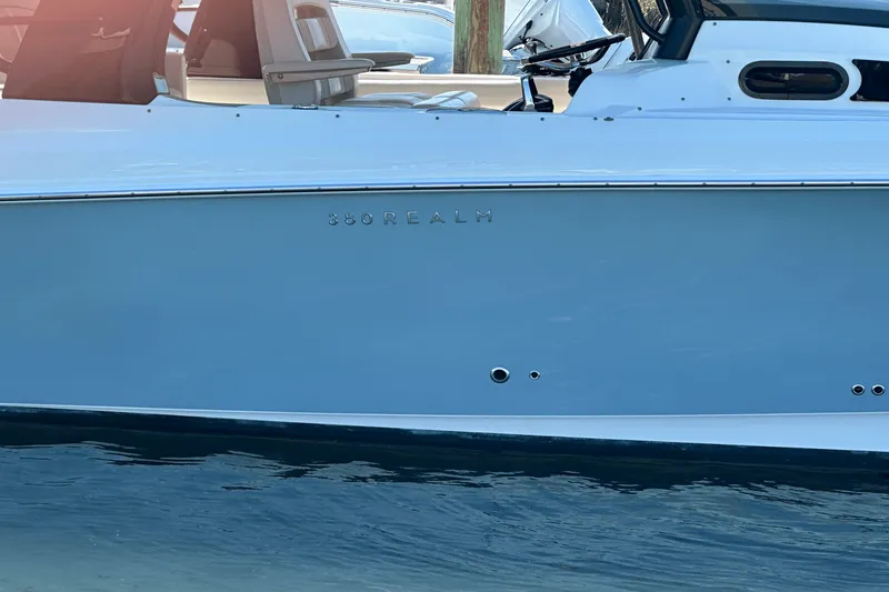 Slide: The Image of Boston Whaler 350 REALM 2023 - 21