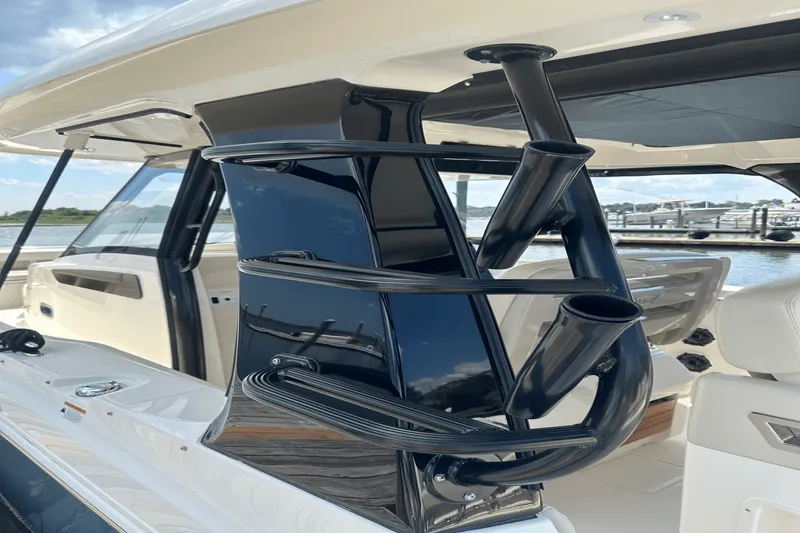 Slide: The Image of Boston Whaler 350 REALM 2023 - 4