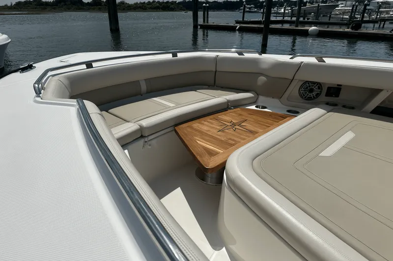 Slide: The Image of Boston Whaler 350 REALM 2023 - 7
