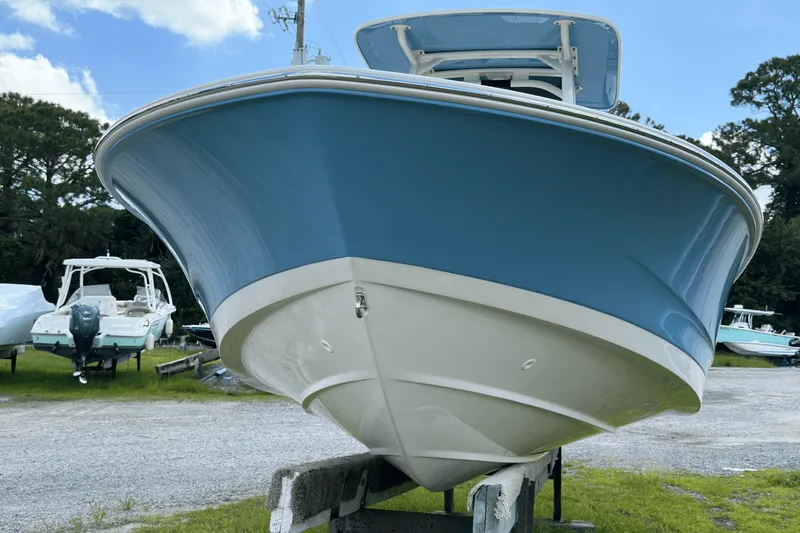Slide: The Image of Boston Whaler 220 Dauntless 2025 - 4