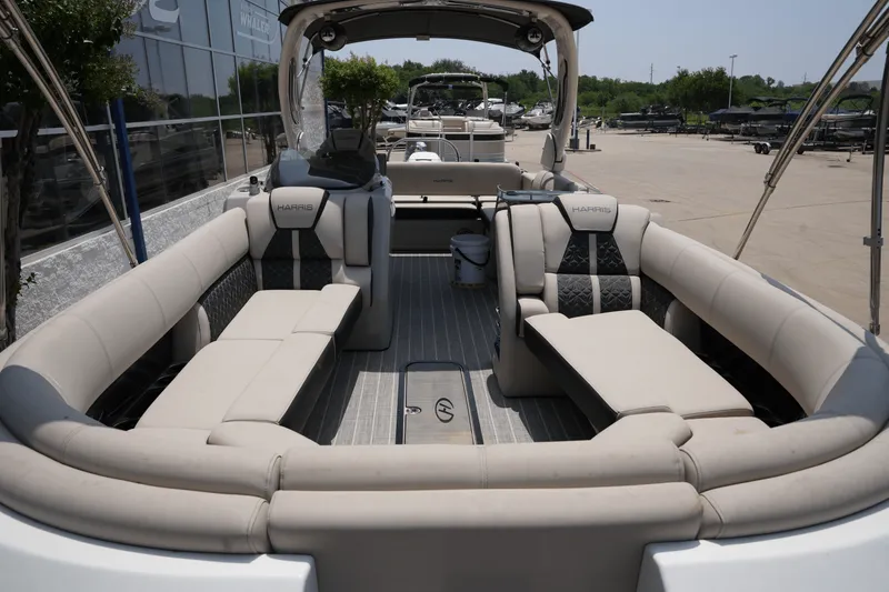 Slide: The Image of Harris 250 GRAND MARINER 2023 - 7