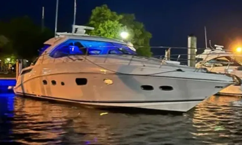 Slide: The Image of Sea Ray 43 Sundancer 2009 - 1