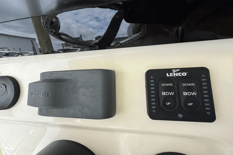 Slide: The Image of Scout 305 LXF 2023 - 12