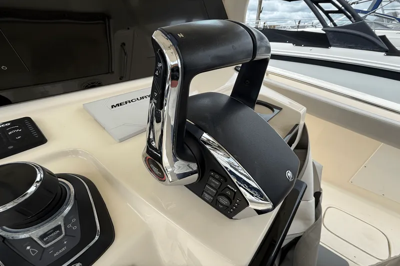 Slide: The Image of Scout 305 LXF 2023 - 14