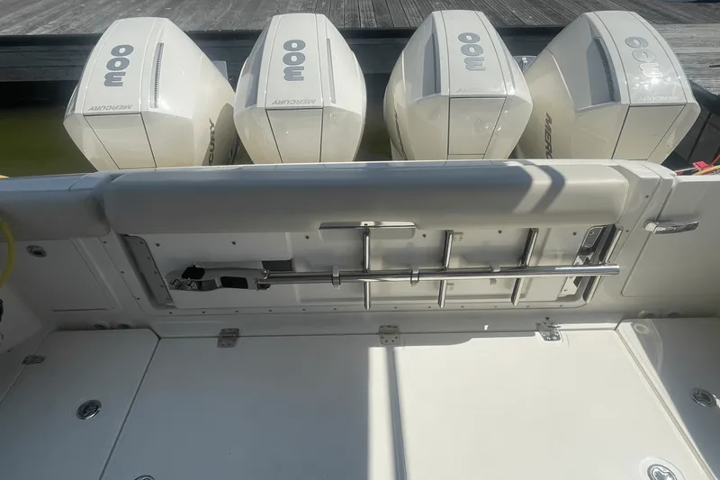 Slide: The Image of Boston Whaler 380 REALM 2022 - 18