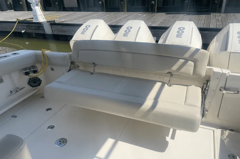Slide: The Image of Boston Whaler 380 REALM 2022 - 19